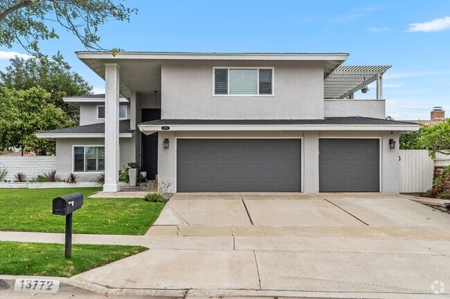Building Photo - Stunning completely renovated home in Tustin