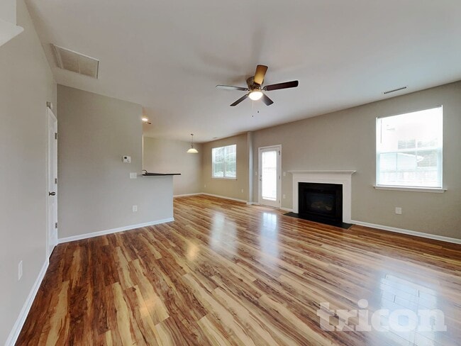 Photo - 1304 Lombar St