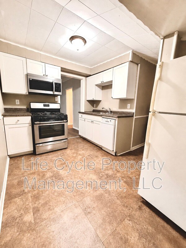 Photo - 244 Matilda St NE