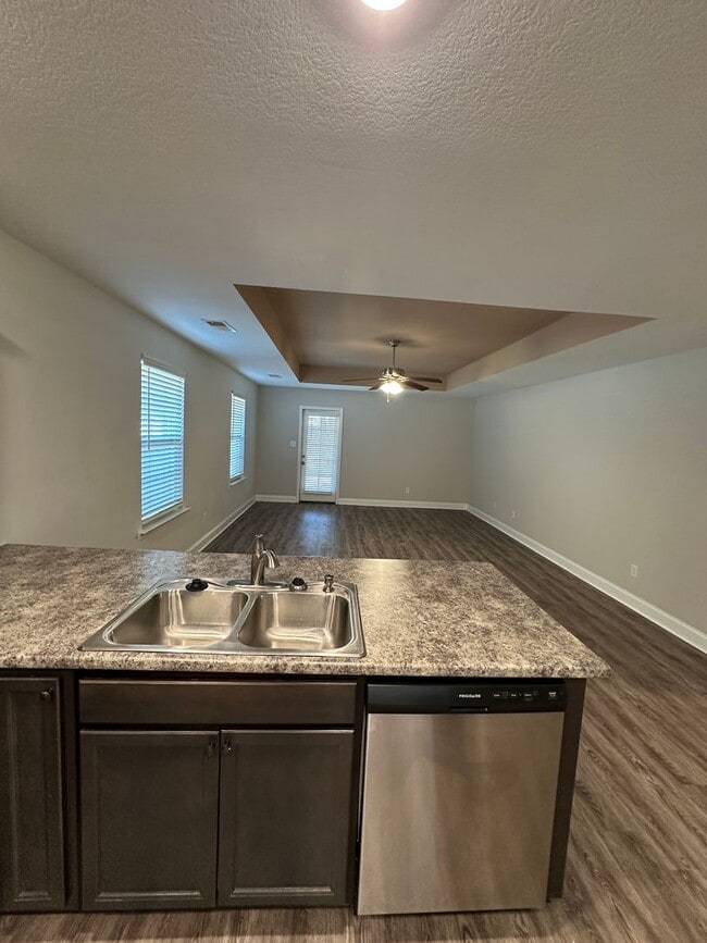 Photo - Olive Branch Schools- IMMEDIATE MOVE IN!!! 3 BR/2 BA