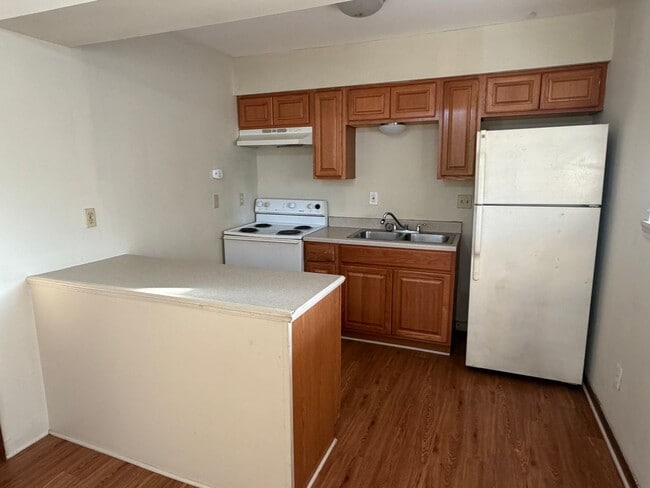 Building Photo - 210 Rue Royale Unit C