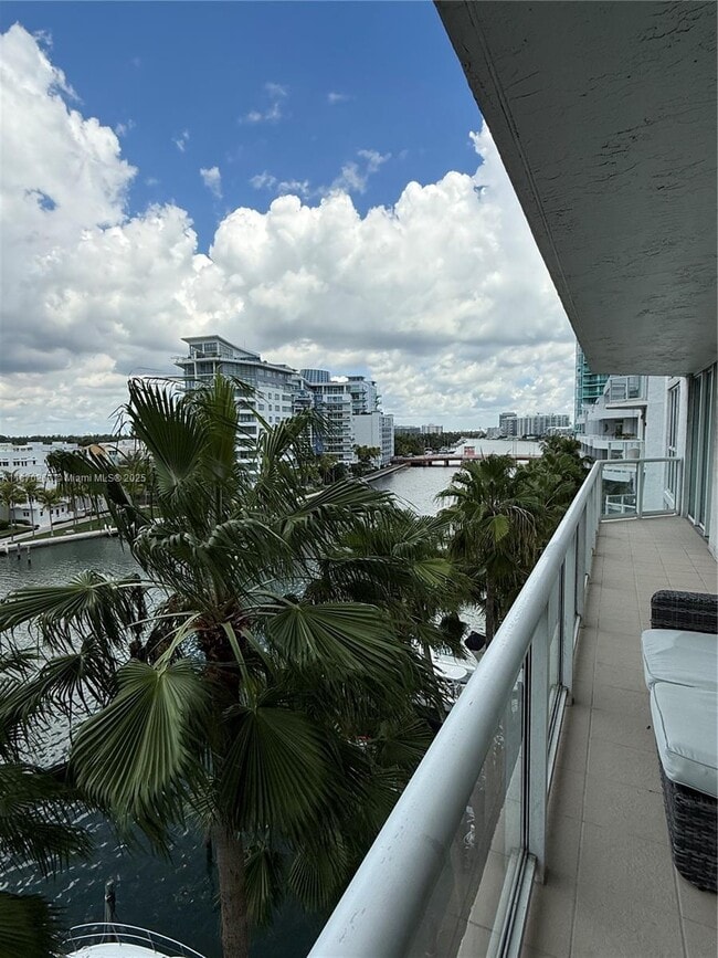 Photo - 5900 Collins Ave Unidad 705