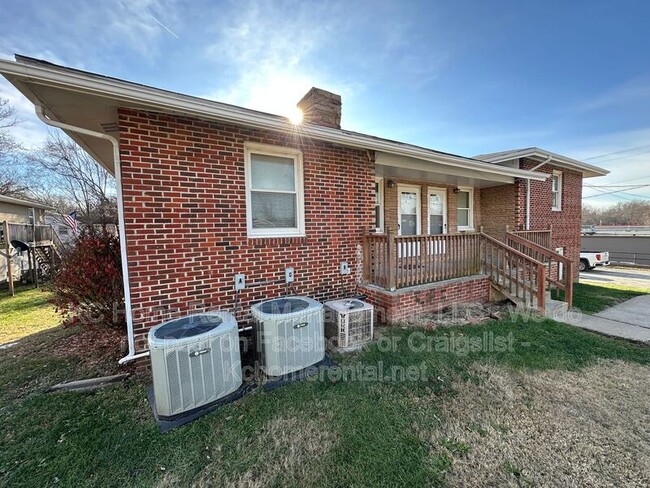 Photo - 1114 E Myrtle St Unit #A