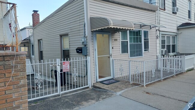 Building Photo - 6202 Meadowview Ave Rental