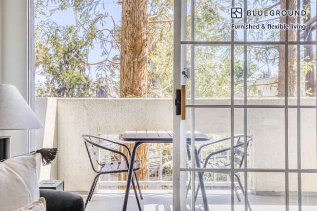 Photo - 114 N Doheny Dr Unidad FL2-ID541