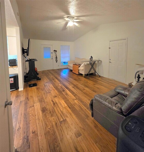 Photo - 15208 Spring Hill Ln Unidad A