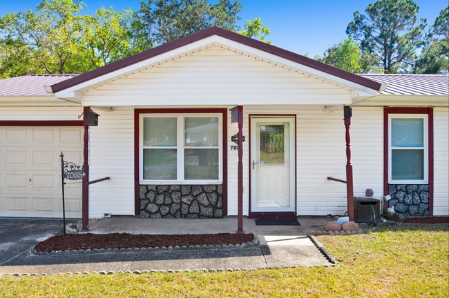 Photo - 3 bed 2 bath home with solar panels and la...