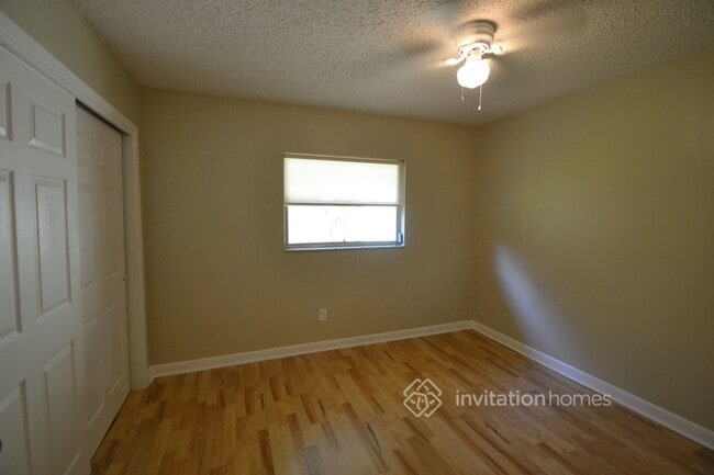 Photo - 559 Vine Ave