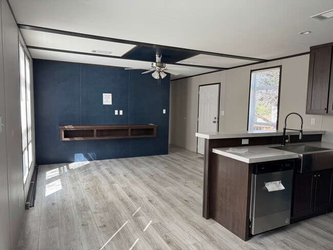 Photo - 1702 Dakota Trce