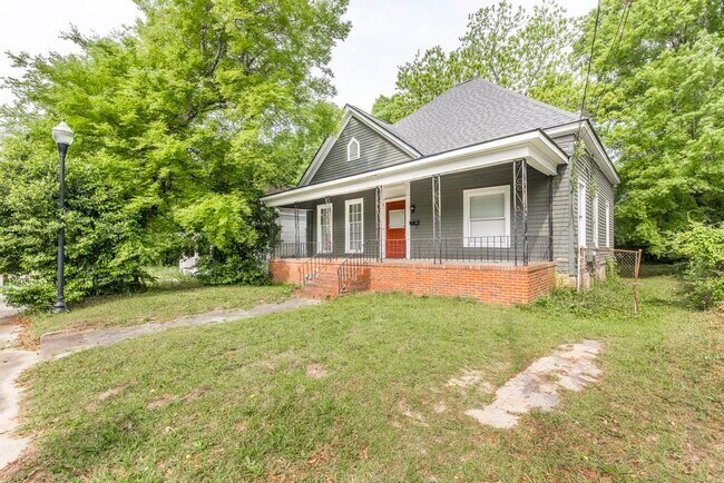 Photo - 1371 Ross St