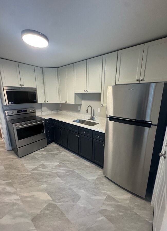 Building Photo - Mohawk 4-unit Unit 2