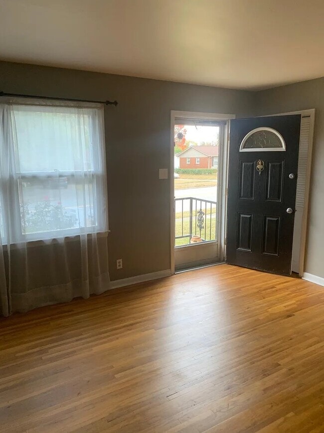 Photo - 1094 Briarwood Dr