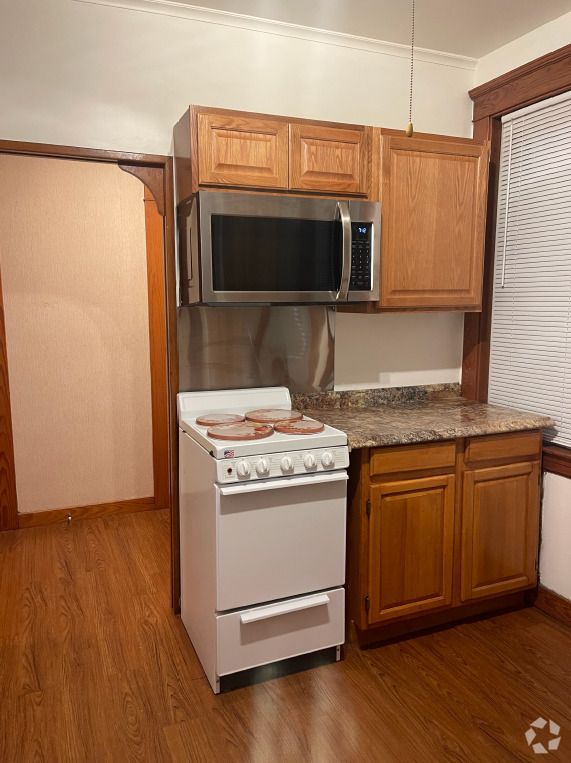 Kitchen - 50 Central St Rental