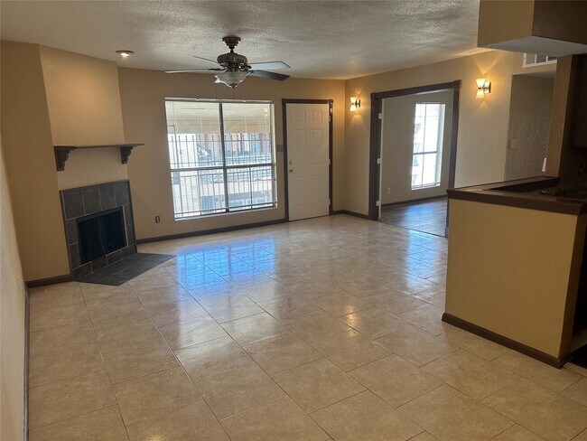 Building Photo - 10100 S Gessner Rd