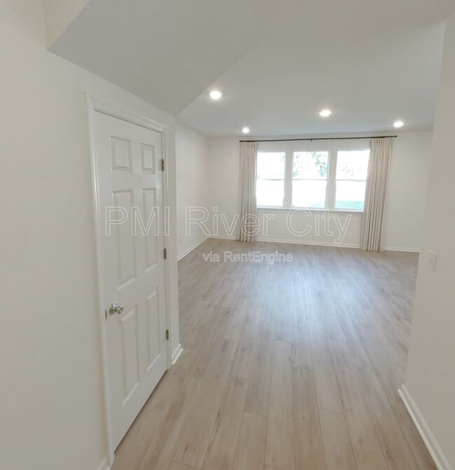 227 Boulder Ln