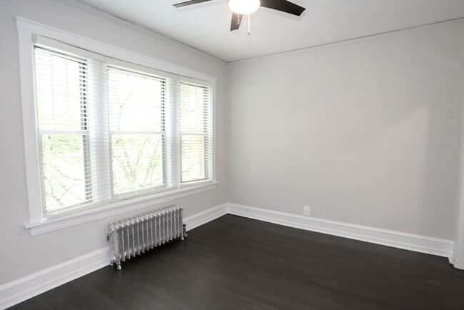 Photo - 1607 W Berteau Ave Unit 2