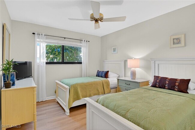 Photo - 788 Park Shore Dr Unidad B22