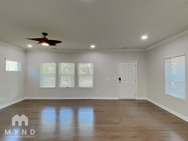 Photo - 3325 Lisburn St