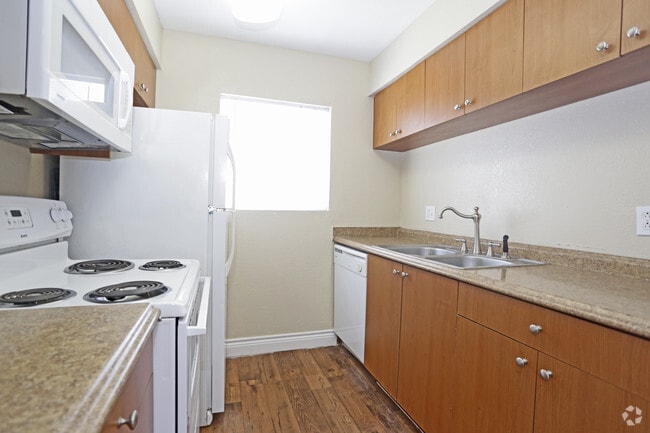 Cocina vista 1 - 1 HAB 1 BA - 779 ft² - Villa Marina Apartments