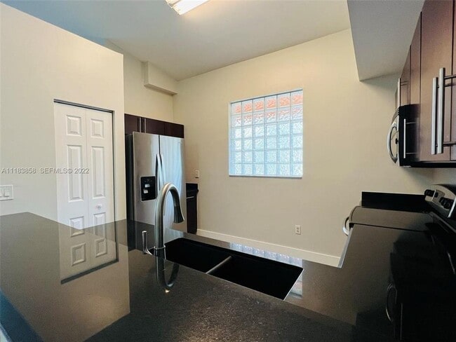 Photo - 6944 SW 39th St Unit B203