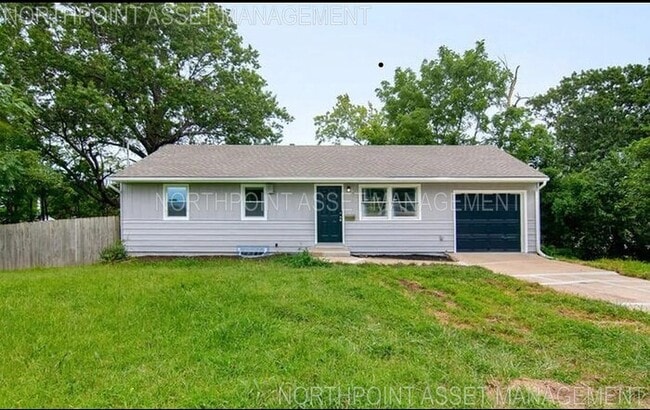 Building Photo - 3 bed, 1 bath, open layout available now! Rental