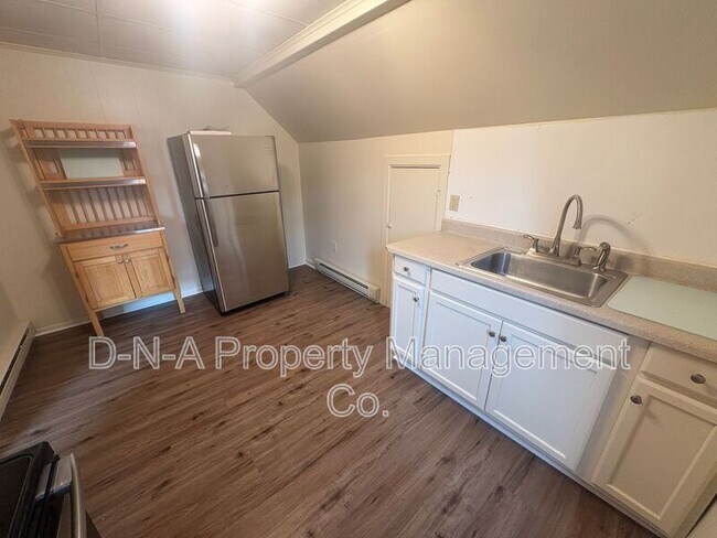 Photo - 154 Garibaldi Ave Unidad #3