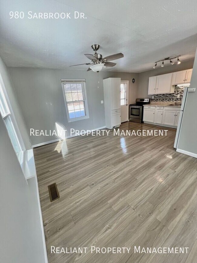 Photo - 980 Sarbrook Dr