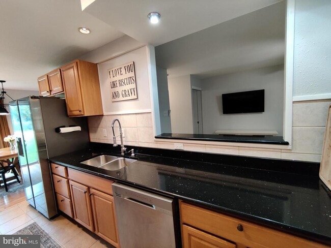 Photo - 6439 Rockshire St