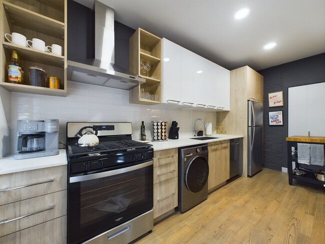 Photo - 2439 W Walton St Unidad 3R