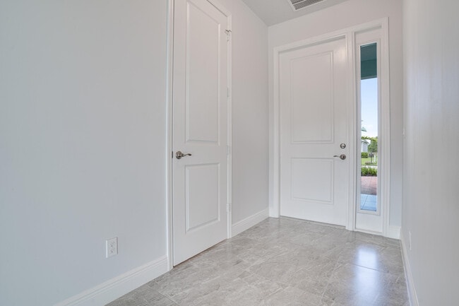 Photo - 388 SW Vista Lake Dr