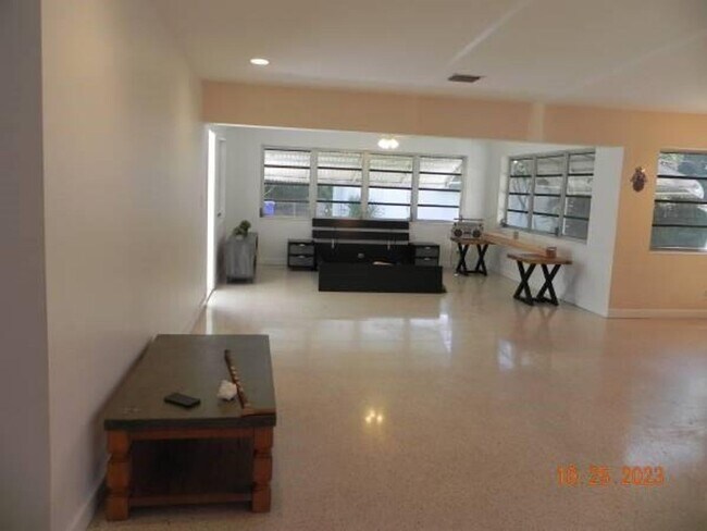 Photo - 819 N Highland Dr