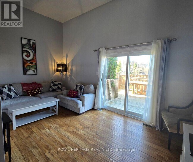 Photo - 1133 Ritson Rd N