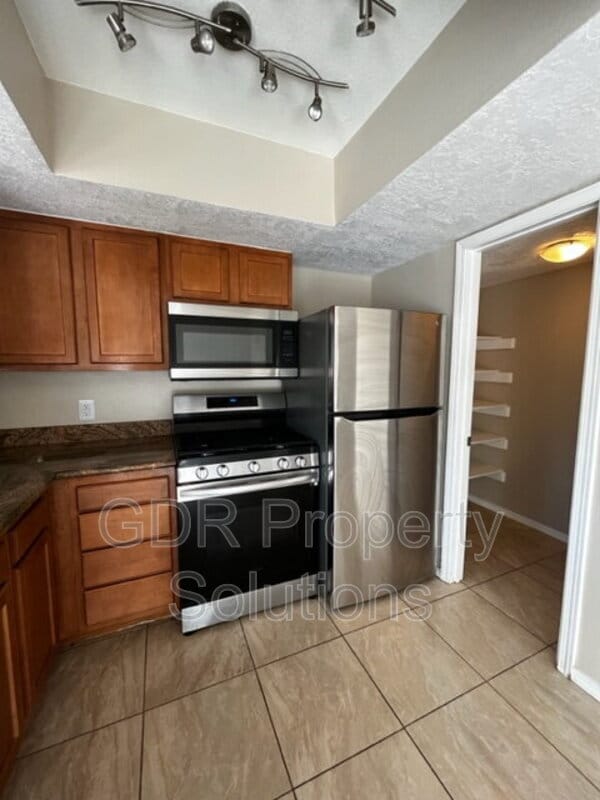 Photo - 700 Fruit Ave NW