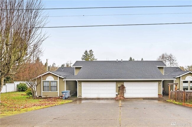 Building Photo - 2742 Sylvan Dr W