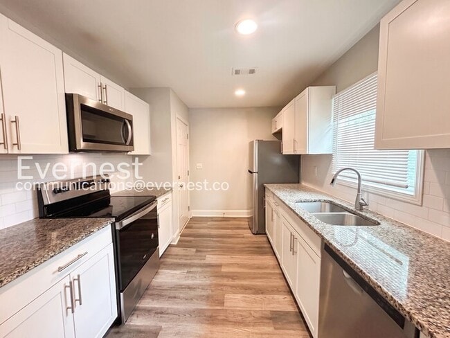 Photo - 1928 Grant Rd SW