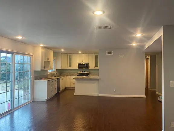 Building Photo - 806 E Van Bibber Ave Rental