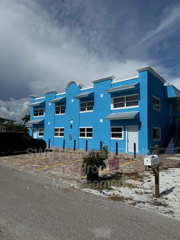 Building Photo - 222 Fairweather Ln Unit 5