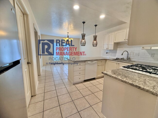 Photo - 3 Bed 1.5 Basth townhouse - 1 car garage