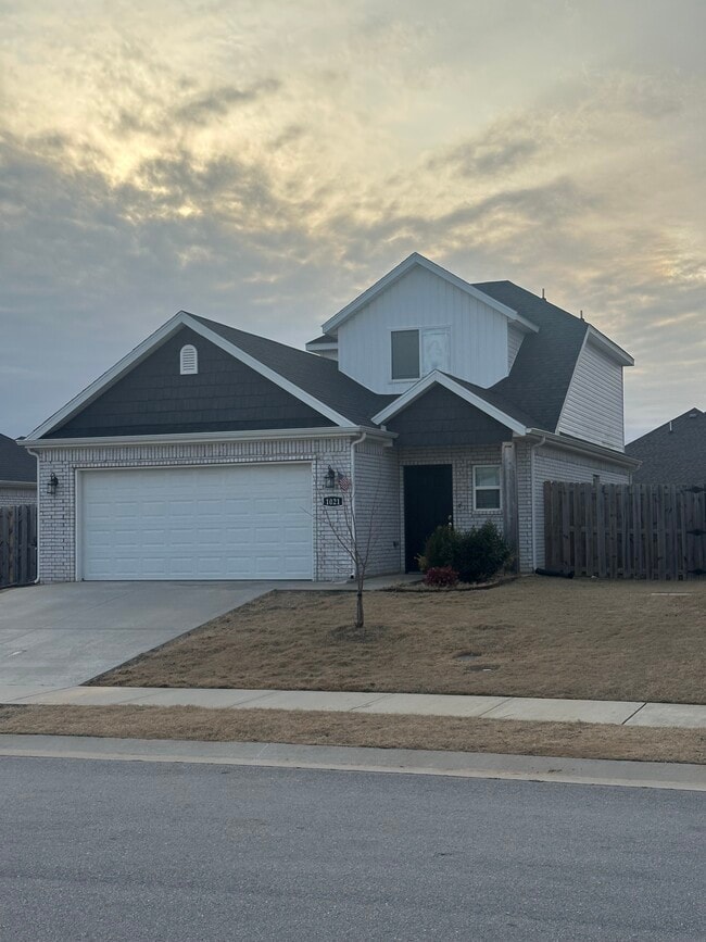 Photo - 1021 Lakeview Dr