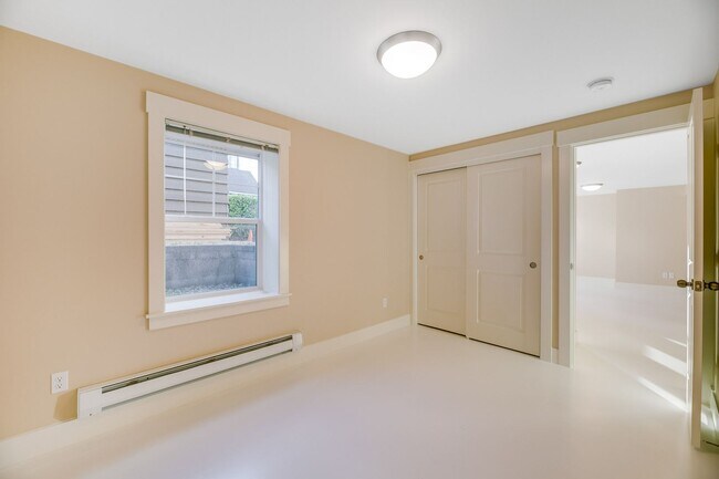 Photo - Amazing 4-Bedroom Daylight Basement in Well-Maintained Triplex! Unit 3