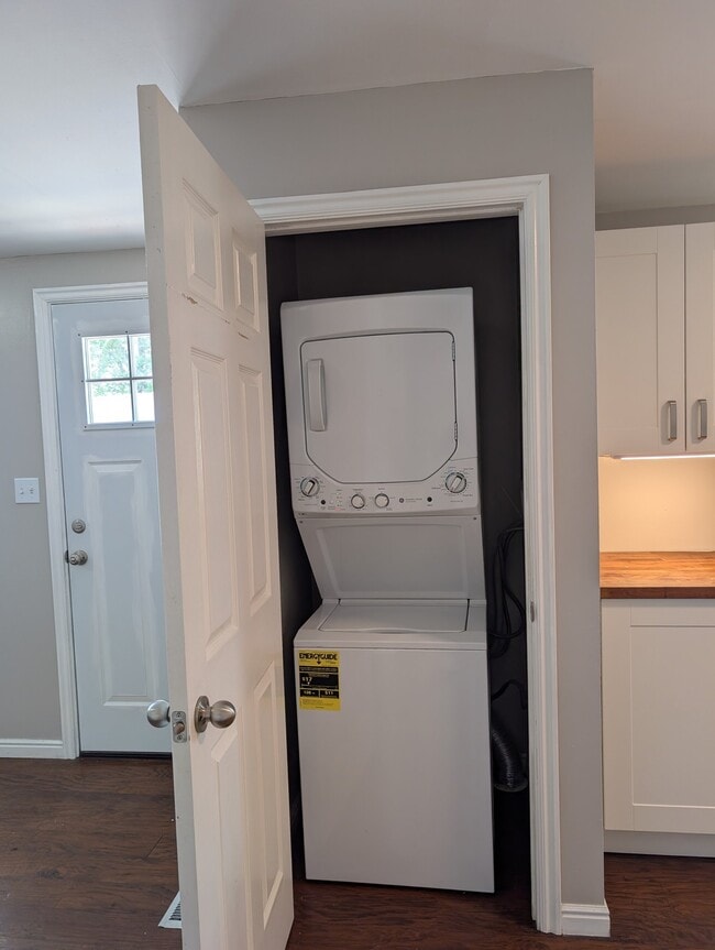 Photo - 141 N Hale St