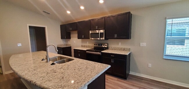 Photo - 4-Bedroom, 2-Bathroom in Winter Haven