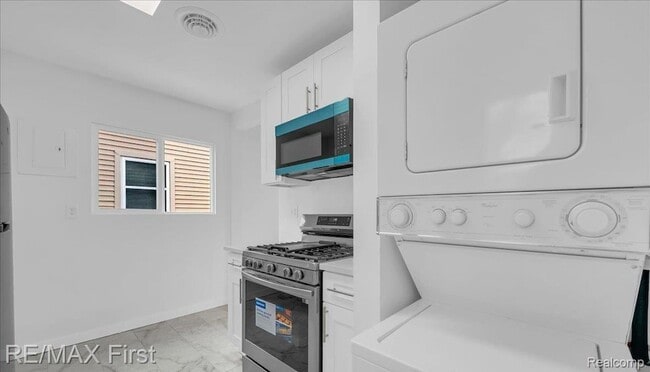 Photo - 23108 Pilgrim Ave