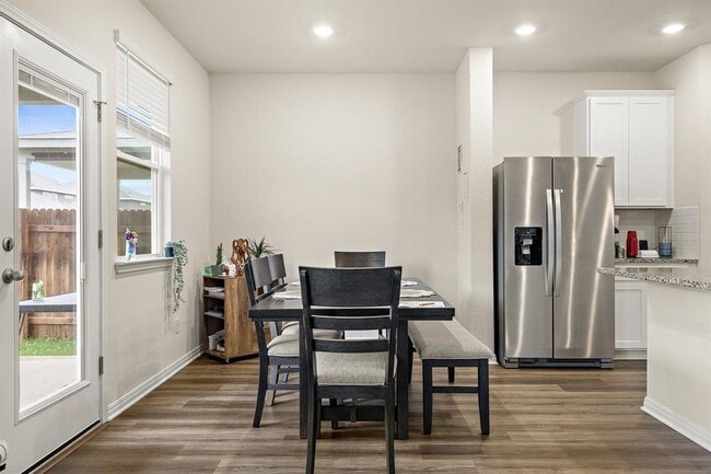 Photo - 129 Greenway Ln