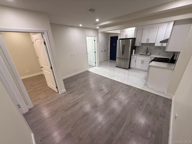 Building Photo - 43-13 65th St Unit 1F Rental