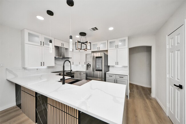 Building Photo - 15719 Baytree Dr