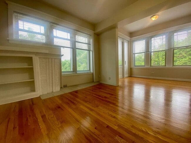 Photo - 7505 N Greenview Ave