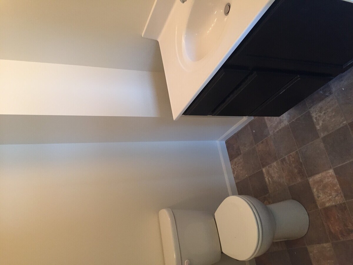 Photo - 808 Commercial