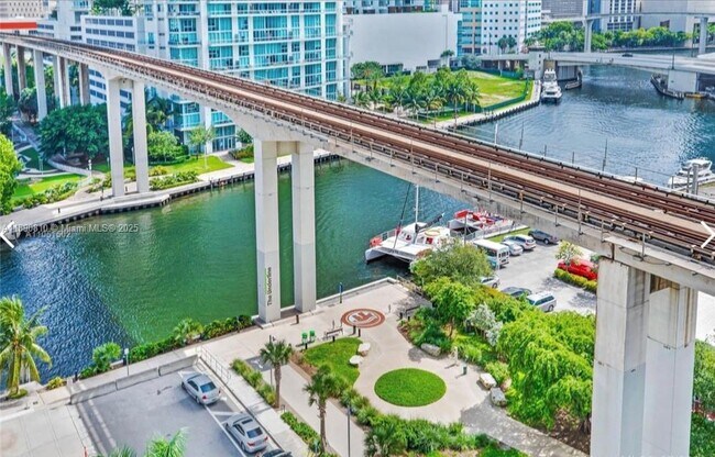 Building Photo - 690 SW 1st Ct Unit 1218