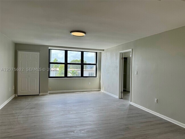 Photo - 3702 NE 171 St Unit 15
